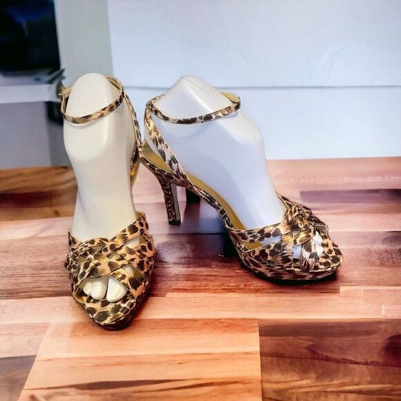 Caparros Shoes - NIB Caparros Women's Makai Platform Sandal 7.5 Leopard print